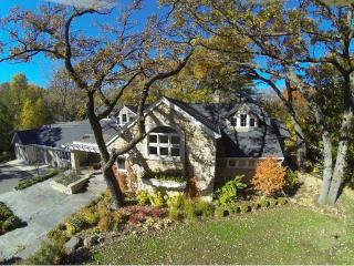 28 Saint Albans Rd, Hopkins, MN 55305-4419