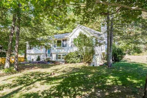 8 Island Pond Rd, Hampstead, NH 03841-2029