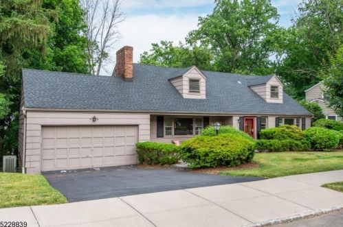34 Belgrade Ter, Town Center, NJ 07052-3936