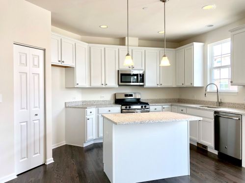 1937 Continental Ave, Naperville IL  60563-3905 exterior
