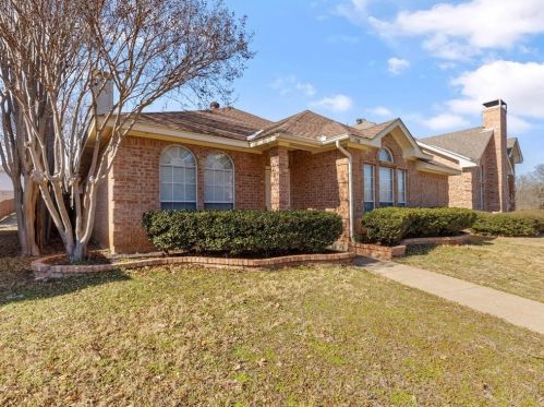 1702 Shady Creek Dr, Lewisville TX  75067-4991 exterior