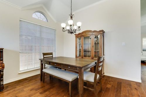 1525 Bastrop Dr, Carrollton TX 75010-6423 exterior