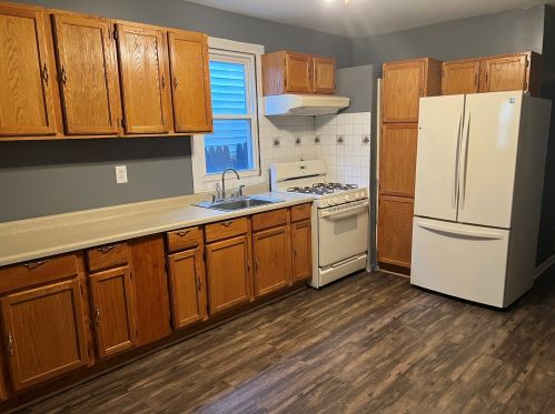 4203 Bernard St, Chicago, IL 60618-1103