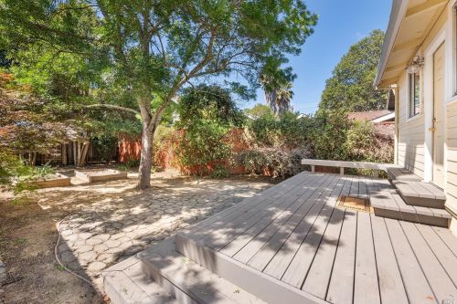 325 University St, Healdsburg, CA 95448-4228