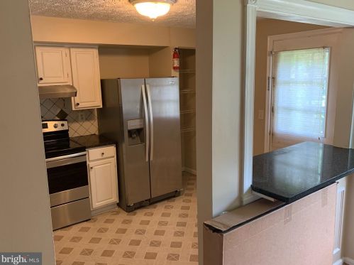 1109 Lopez Ln, Herndon, VA 20170-3519