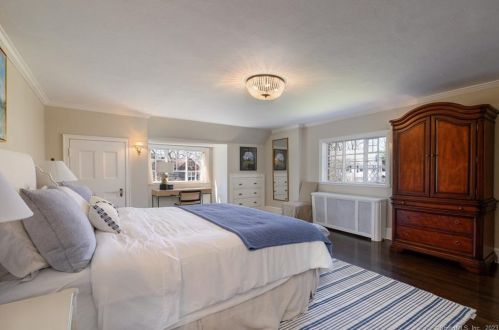 4 Jarvis St, Norwalk CT  06851-2824 exterior