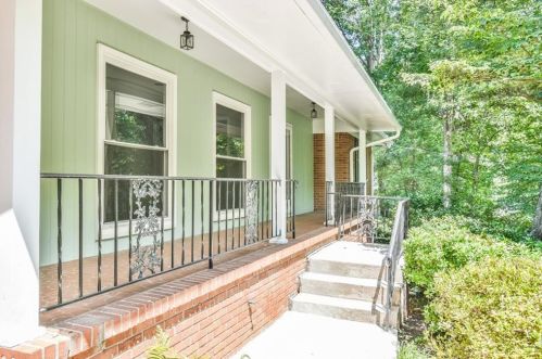 1136 Mason Woods Dr, Atlanta, GA 30329-3804