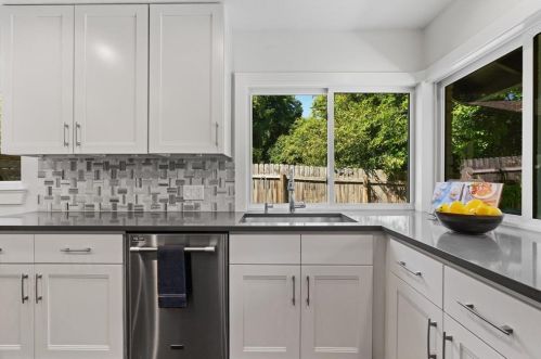 6608 Betty Cook Dr, Austin TX  78723-3313 exterior