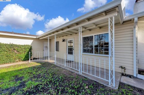 936 Lester Ave, Hayward, CA 94541-5906