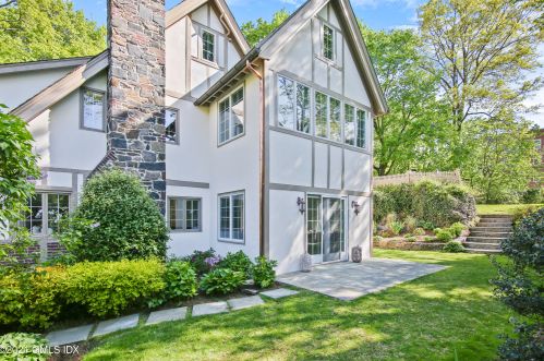 6 Glen Ct, Greenwich CT  06830-4505 exterior