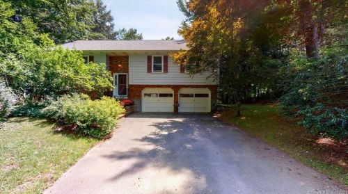 33 Buttonball Dr, Sandy Hook, CT 06482-1120