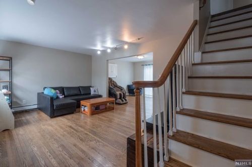 726 5th Ave, River Edge, NJ 07661-1408