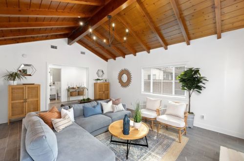 15005 Cranbrook Ave, Hawthorne CA  90250-8476 exterior
