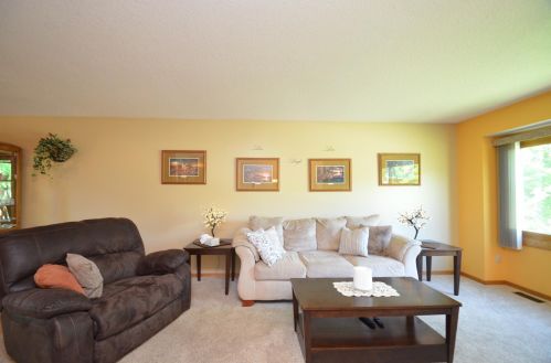 1663 Helena Rd, Saint Paul MN  55128-5524 exterior