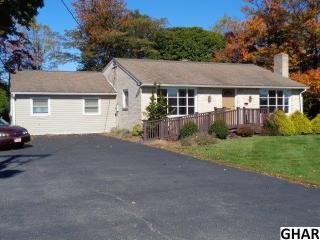 390 Alexander Spring Rd, Carlisle PA  17015-9129 exterior