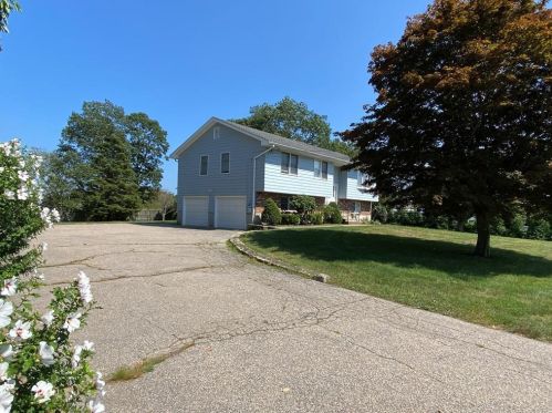 5 Salem St, Westerly, RI 02891-2516