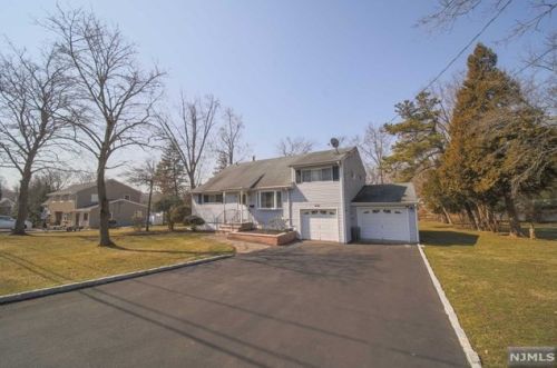 613 Wildwood Rd, Rockleigh, NJ 07647-1125
