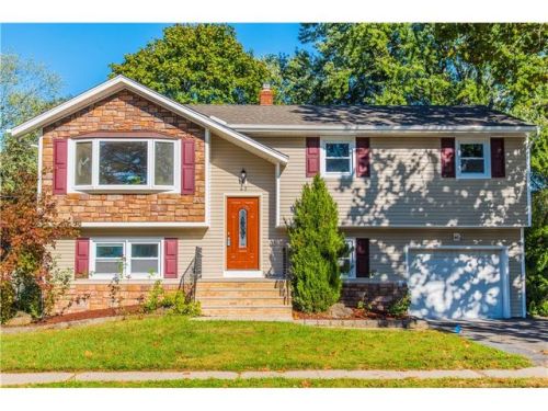 40 Martin St, Metuchen, NJ 08840-1359