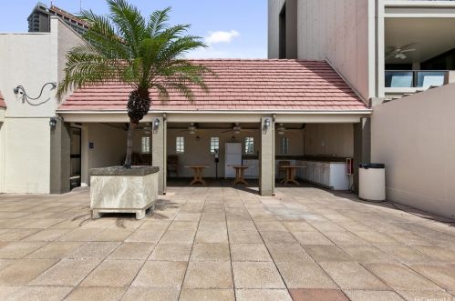 1650 Ala Moana Blvd, Honolulu HI  96815-1432 exterior