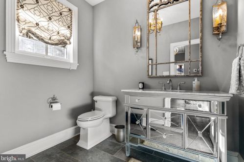 114 Kings Hwy, Tavistock NJ 08033-1981 exterior