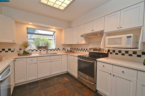 1681 Dorchester Pl, Concord, CA 94519-1918