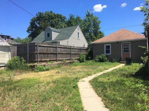 11 Aldine St, Providence, RI 02909-3905