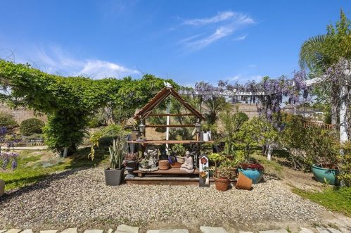 7565 Sun Blossom Ct, Riverside CA  92508-6627 exterior
