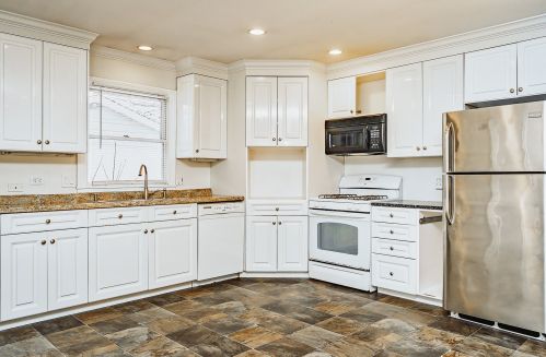 36532 Beverly Ave, Gurnee, IL 60031-1319