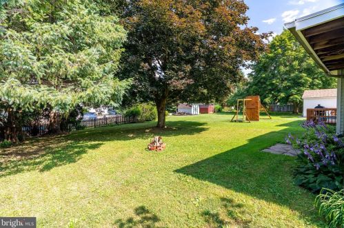 1081 Monticello Ln, Lancaster PA  17603-9410 exterior