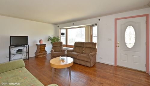 131 Stacy Ct, Glenview, IL 60025-4857