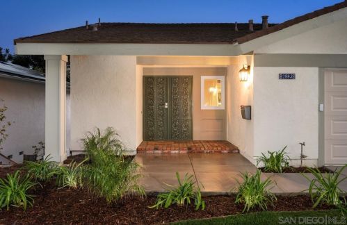 2985 Caminito Niquel, San Diego, CA 92117-3620