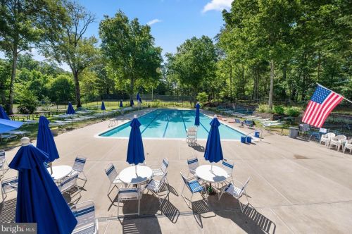 92 Berrywood Dr, Severna Park MD 21146-2001 exterior