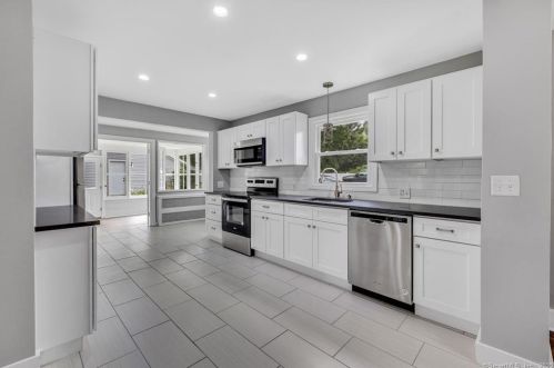 198 Meadow St, Huntington CT  06484-2265 exterior