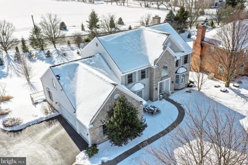 1020 Steeplechase Dr, Lancaster PA  17601-1779 exterior