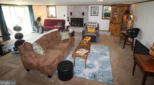 17 Friendship Ct, Charles Town WV 25414-5058 exterior