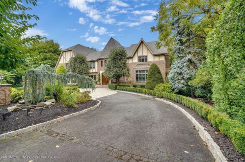 44 Takolusa Dr, Holmdel Village, NJ 07733-1236