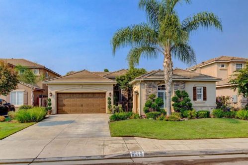 9579 Larkspur Ave, Fresno, CA 93720-4621