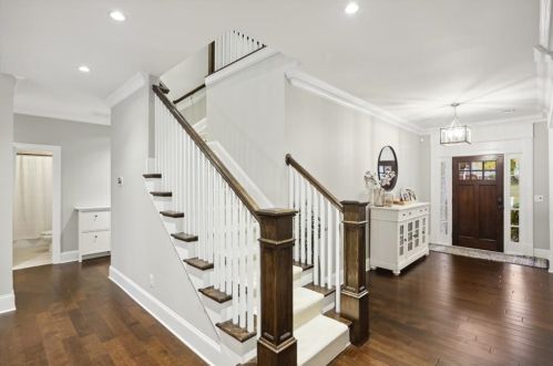 2574 Ashford Rd, Atlanta GA  30319-3204 exterior