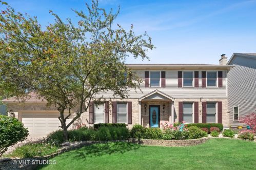 1094 Idaho St, Carol Stream, IL 60188-1310