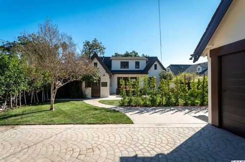 1357 Moncado Dr, Glendale CA  91207-1831 exterior
