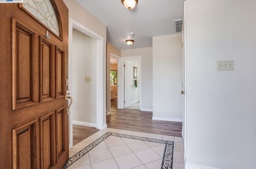19271 Lake Chabot Rd, Hayward, CA 94546-2901
