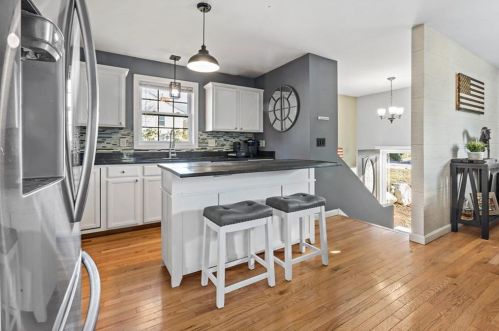 13 Cobblestone Ln, Westerly, RI 02891-2804