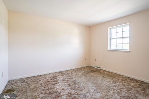 402 Coreopsis Dr, Lancaster PA  17602-1143 exterior