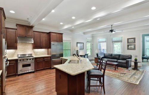 651 Lockton Pl, Atlanta GA  30342-5044 exterior