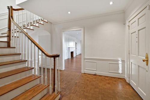 100 Brookhaven Dr, Atlanta GA  30319-3003 exterior
