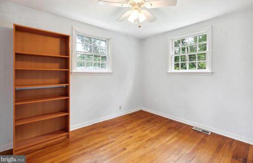 8421 Chippewa Rd, Philadelphia PA 19128-1206 exterior