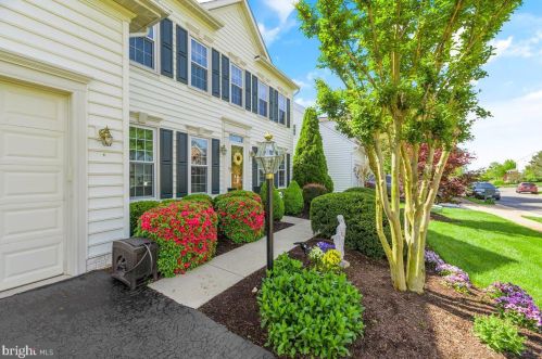 8179 Tillinghast Ln, Gainesville, VA 20155-3822