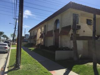 8632 Park St, Bellflower, CA 90706-5571