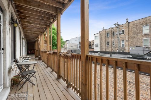 809 Wellington Ave, Chicago IL  60657-5123 exterior