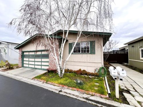 435 Chateau La Salle Dr, San Jose, CA 95111-3036